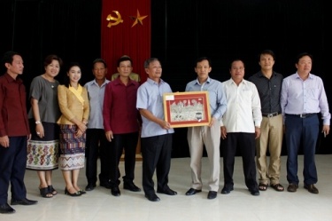 Delegation of agencies under the Ministry and some Departments of Khammouane province, Lao PDR are welcomed and worked in Phong Nha – Ke Bang